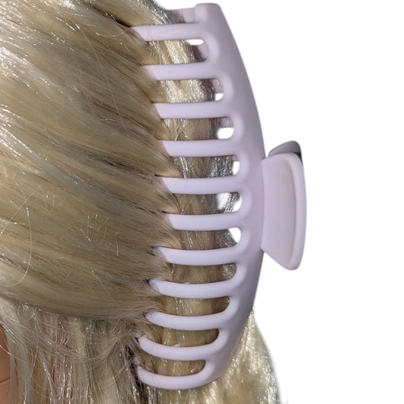 🍁 3/$15 Boutique Barrel Hair Clip - Picture 1 of 4